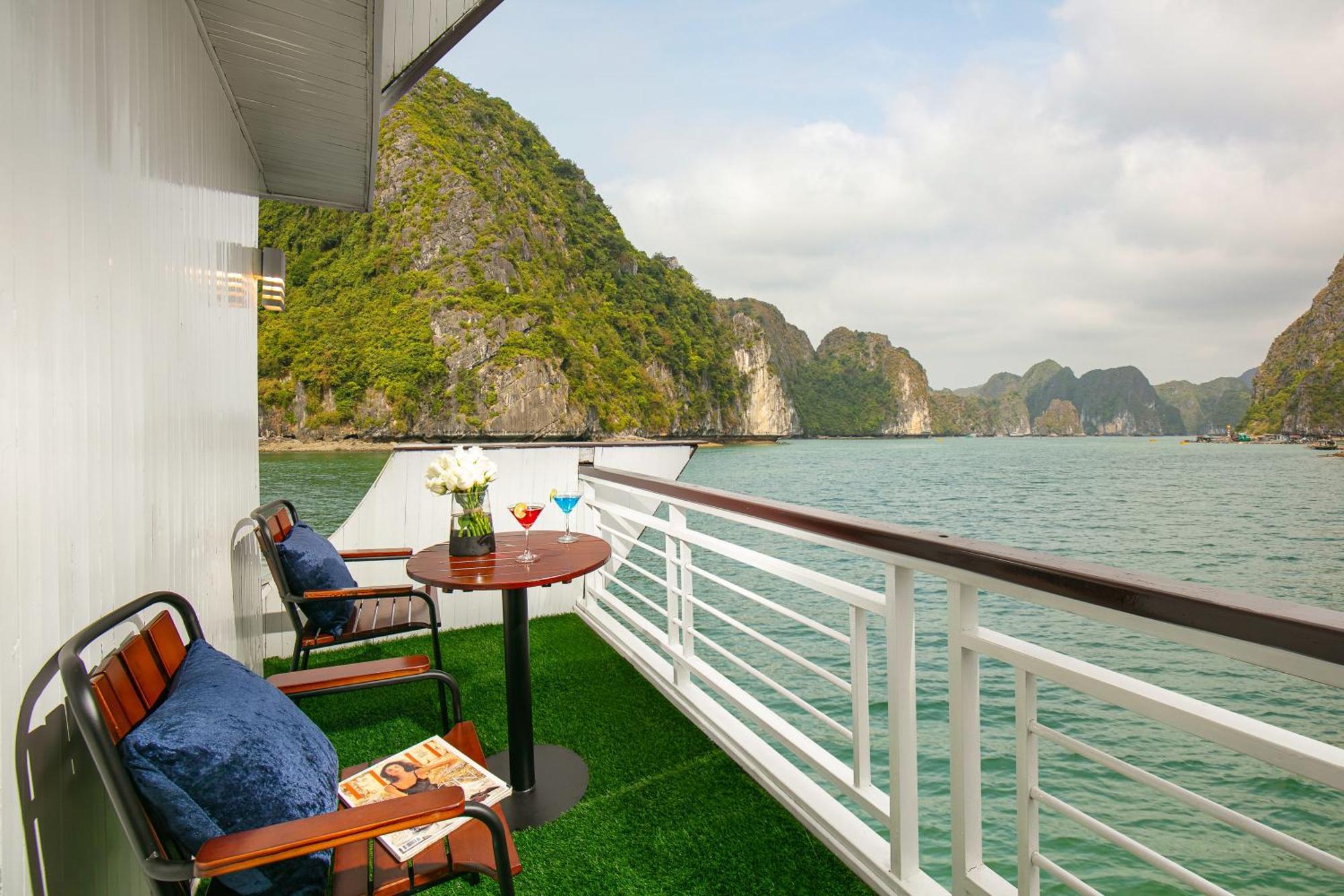 Halong Fantasea Cruise Hotell Ha Long Exteriör bild