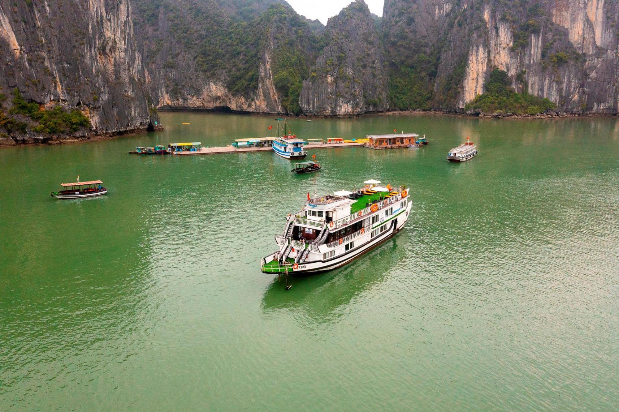 Halong Fantasea Cruise Hotell Ha Long Exteriör bild