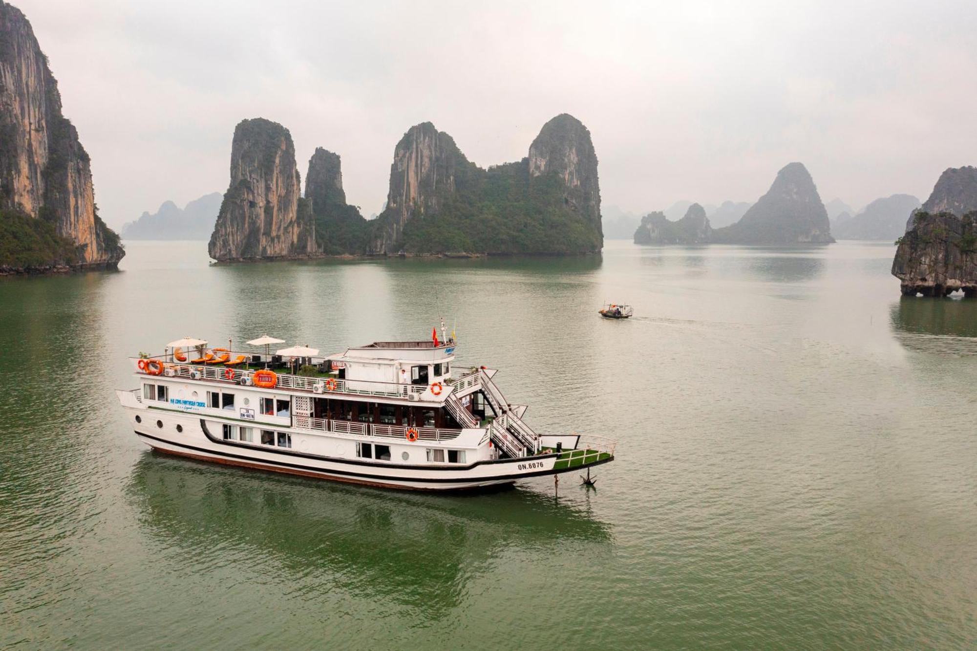 Halong Fantasea Cruise Hotell Ha Long Exteriör bild